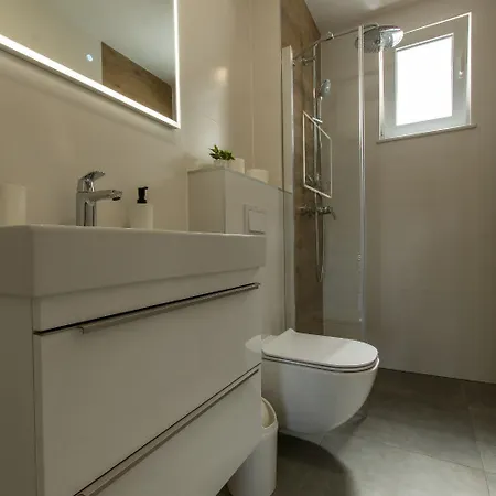 Mario - With Terace Apartment Makarska